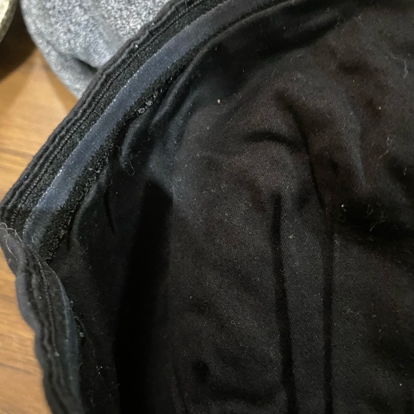 Sweet black dress with gorgeous red flowers. Size 9 made by Guess Jeans. - Picture 6 of 7